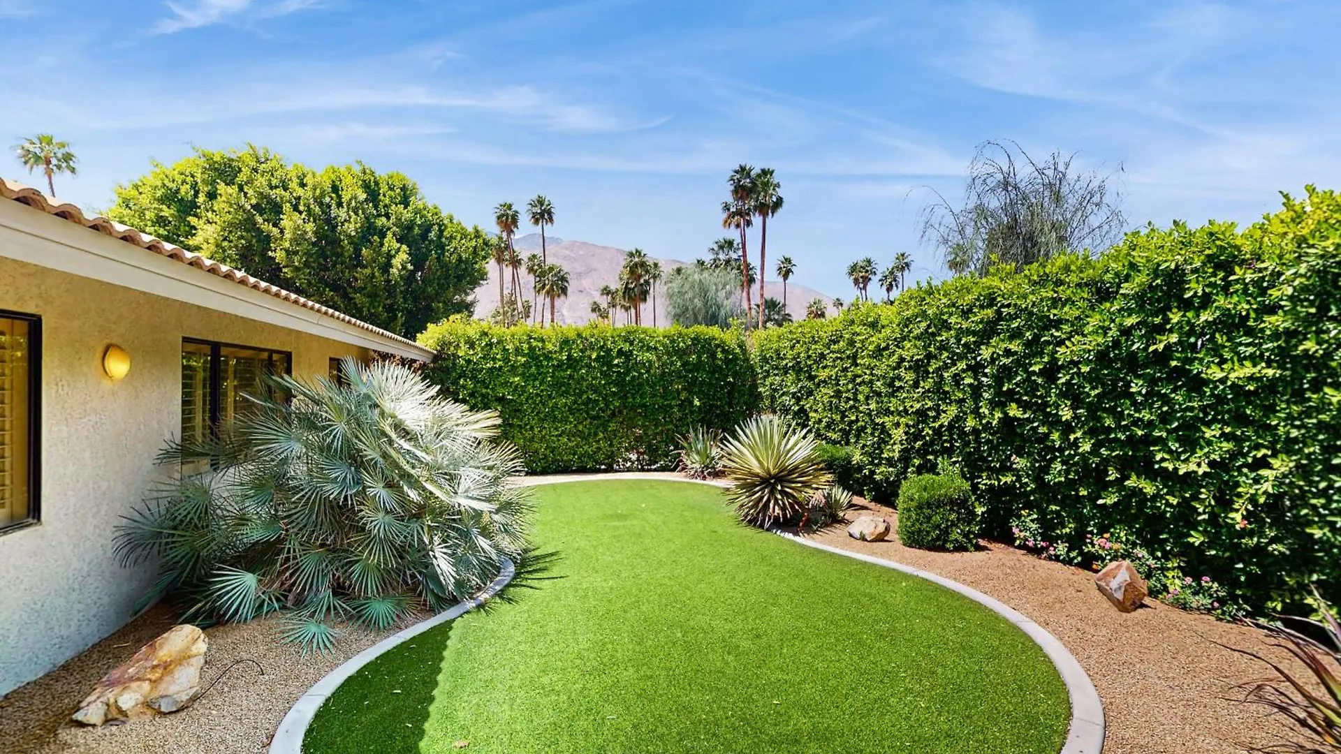 Holiday home South Palm Springs Paradise Permit# 3589